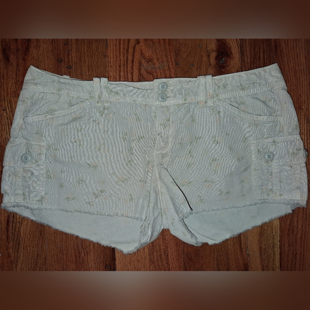 AEO Floral Beige Cargo-Style Jean Shorts